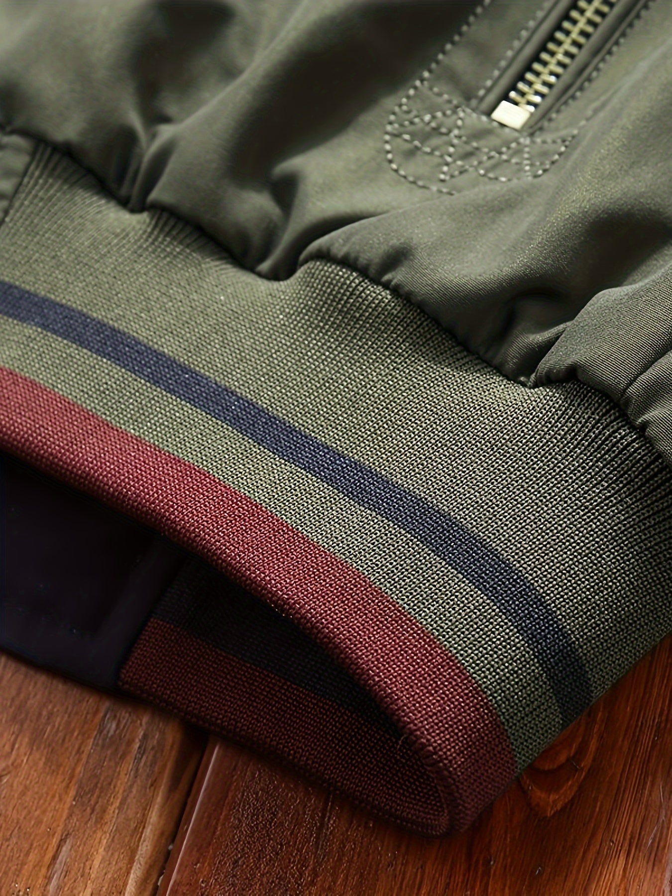 Herrenjacke Olivgrün – Zweifarbige Stehkragen-Jacke mit Reißverschluss