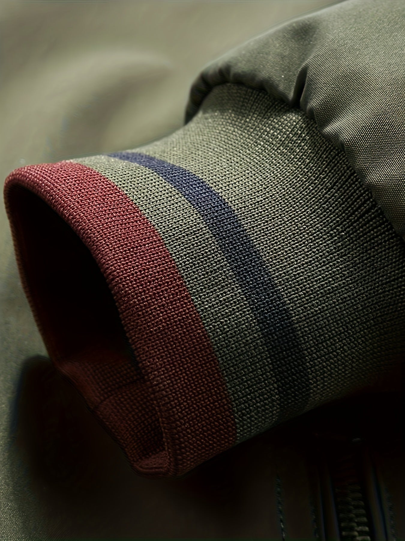 Herrenjacke Olivgrün – Zweifarbige Stehkragen-Jacke mit Reißverschluss