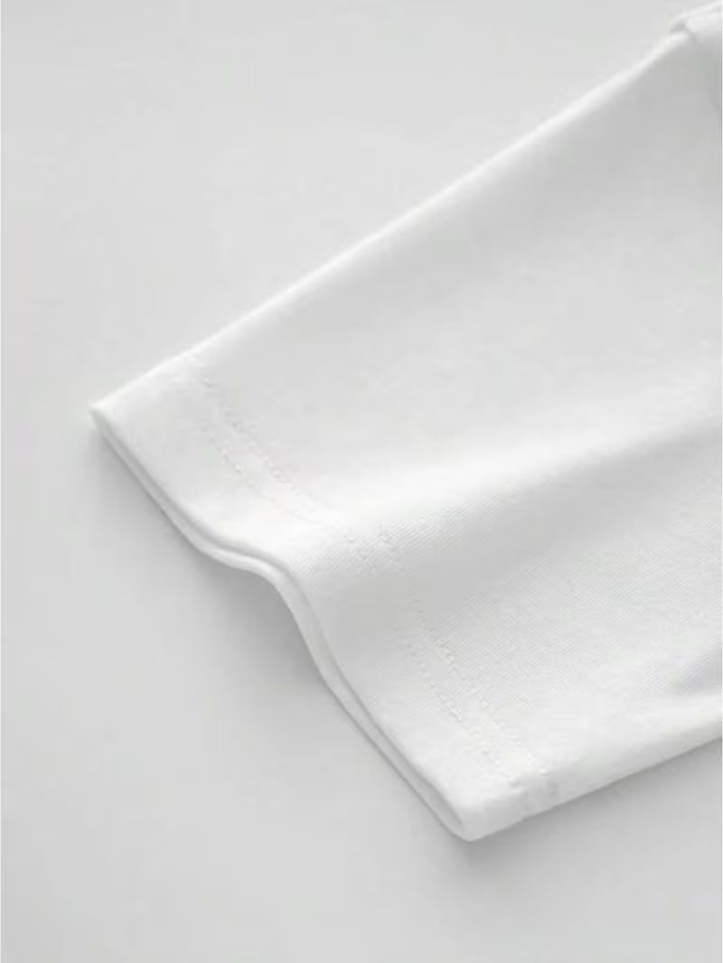 ILEERA Moon Graphic T-Shirt in Weiß – Ärmeldetail