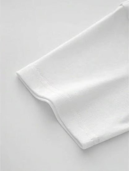 ILEERA Moon Graphic T-Shirt in Weiß – Ärmeldetail
