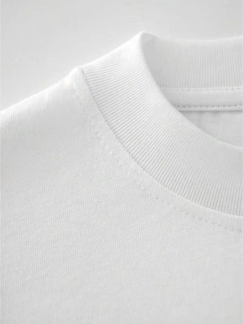 ILEERA Moon Graphic T-Shirt in Weiß – Kragendetail