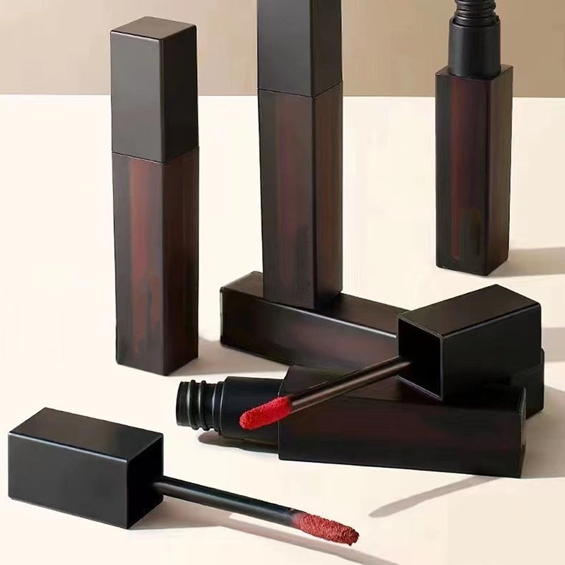 Lip Stain-Mousse mit reichhaltigem Pigment und mattem Finish