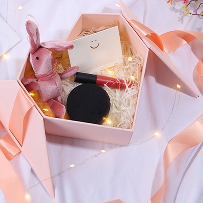 Herzförmige Geschenkbox mit Doppeltür und Schleife