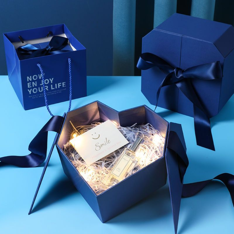 Herzförmige Geschenkbox mit Doppeltür und Schleife