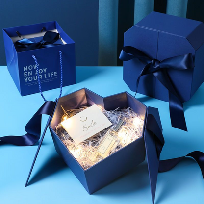 Herzförmige Geschenkbox mit Doppeltür und Schleife