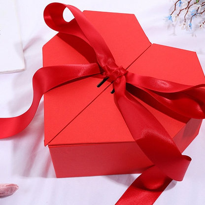 Herzförmige Geschenkbox mit Doppeltür und Schleife